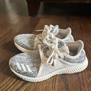 Adidas Women’s Black and White Sneakers Sz 5